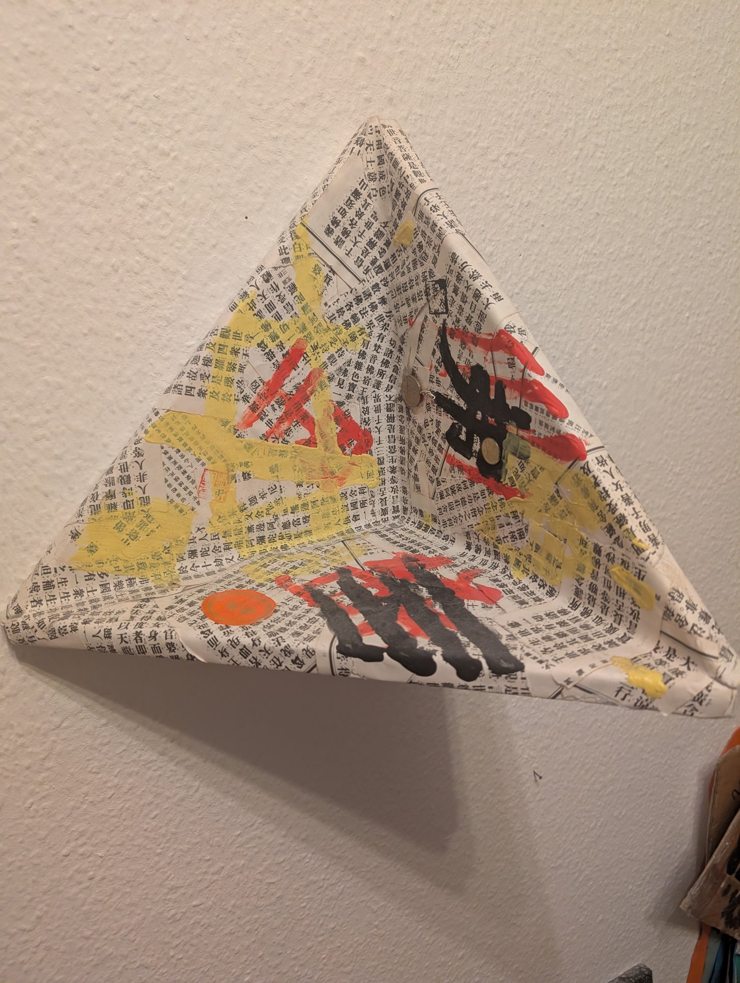 Pyramide aus einem Buch